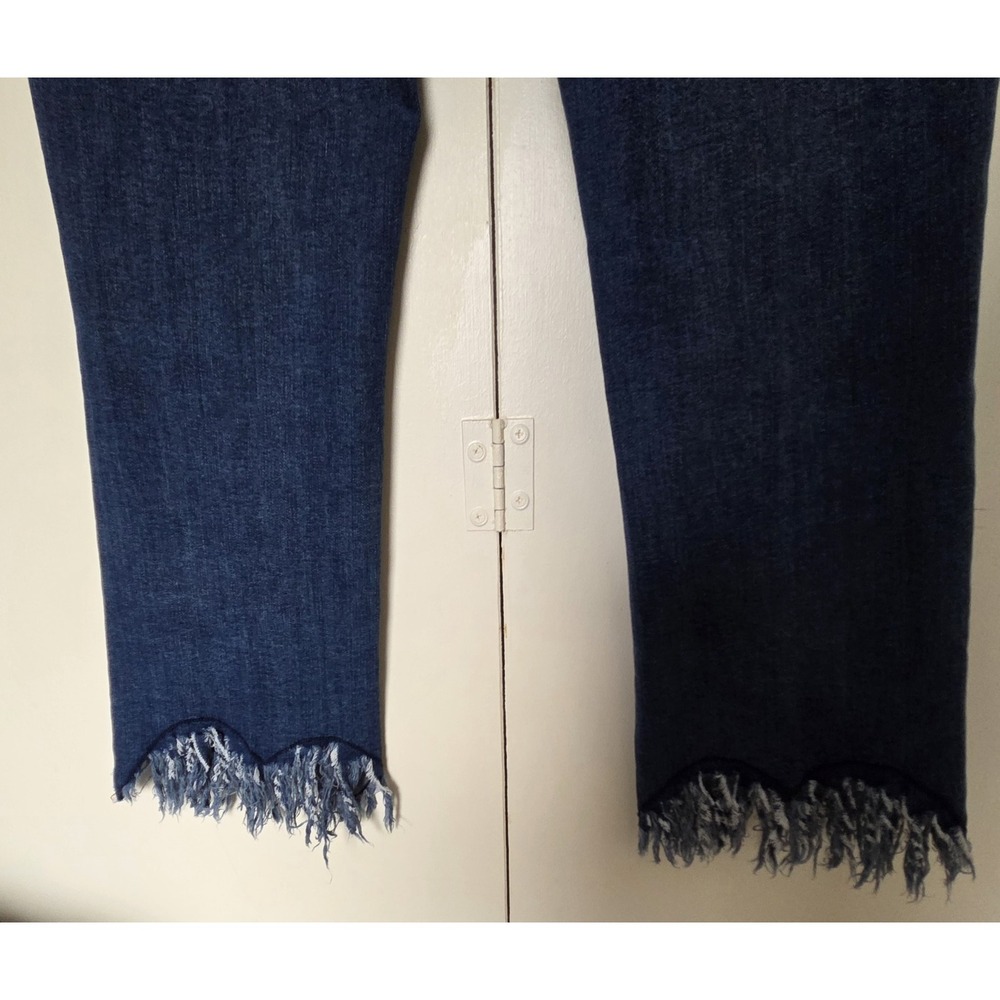 CHARLIE B Womans Jeans Bootcut Stle With Unique Fringe Hem ~ EUC ~ - Picture 4 of 4